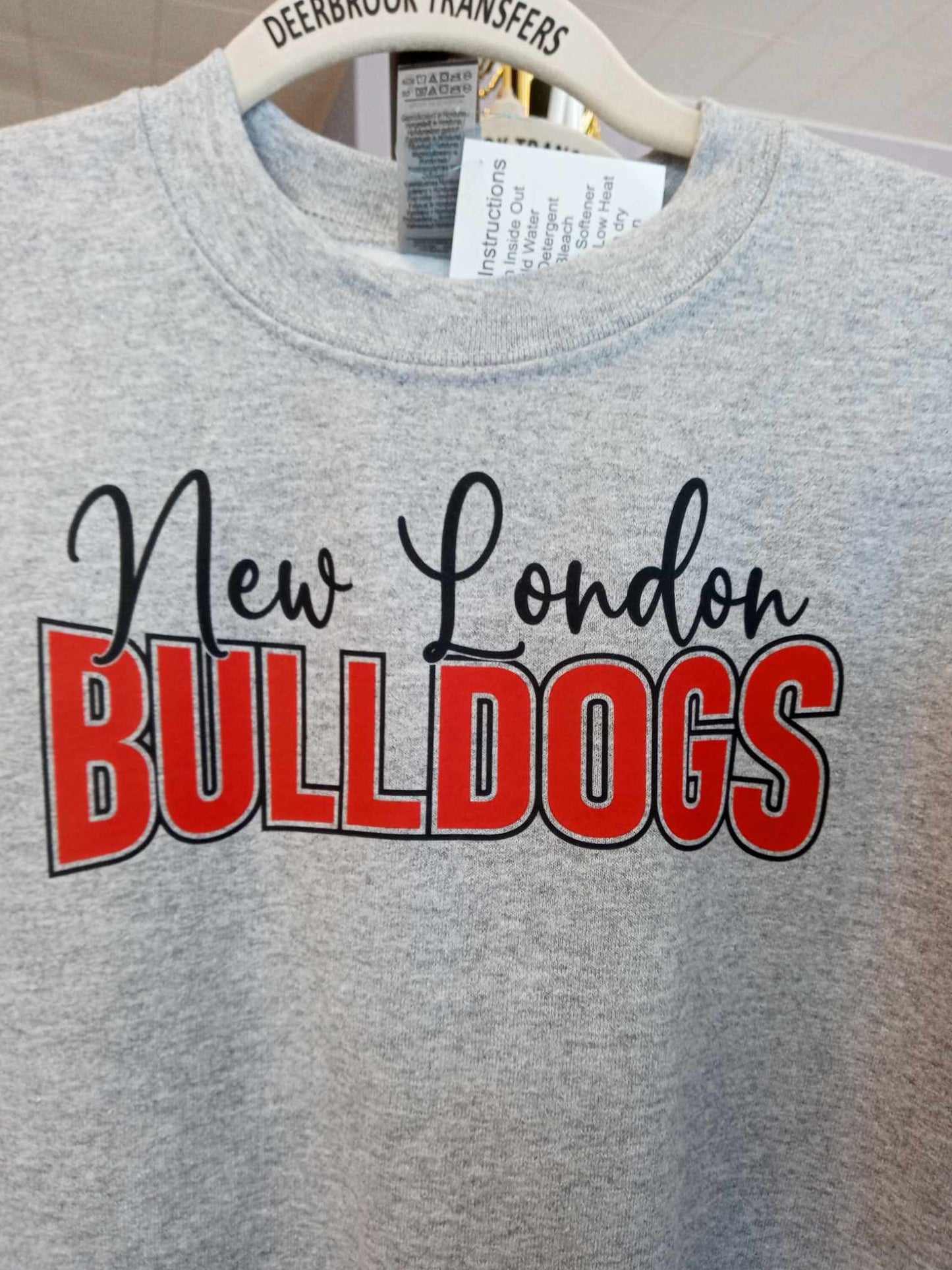 New London Bulldogs bowed design